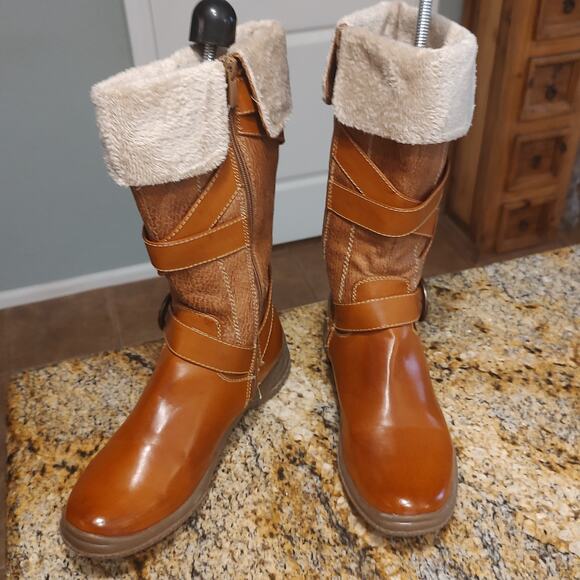 Forever Boots Womens Size 7.5 Faux Leather Buckle Strap Mid Calf Fur Lined Boots - Picture 3 of 12